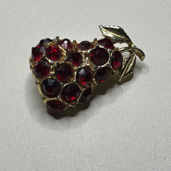 Vintage Rare red pear crystal brooch - Picture 3 of 7